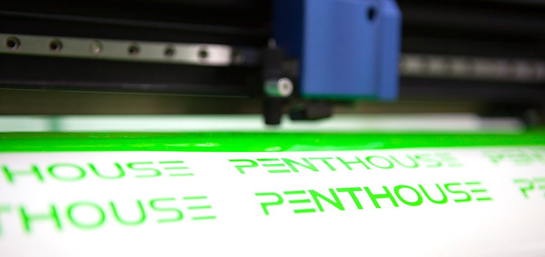 Schneideplotter bei der Arbeit